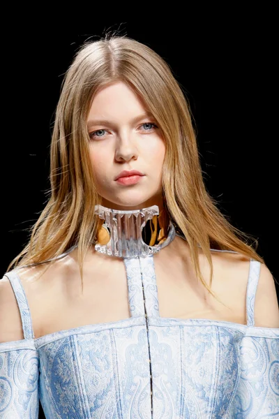 Look 33